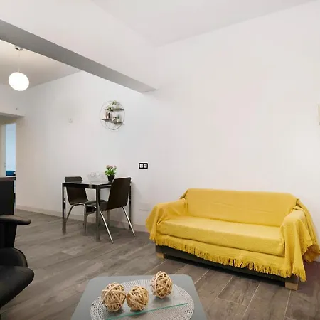 Piso Leon Y Castillo