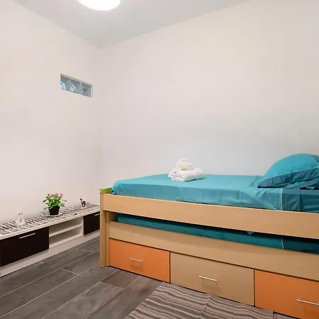 Piso Leon Y Castillo Arrecife