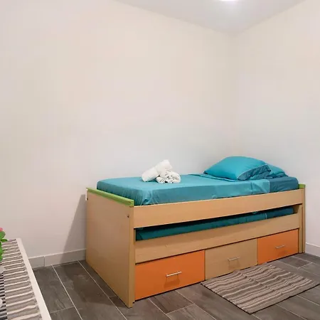 Piso Leon Y Castillo