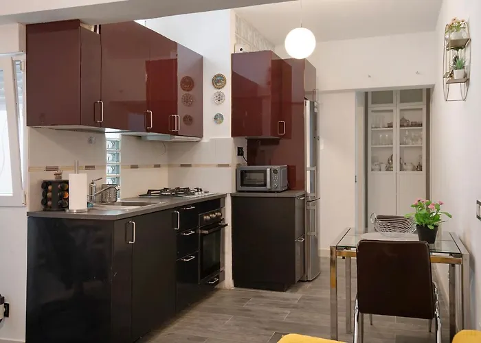 Piso Leon Y Castillo *